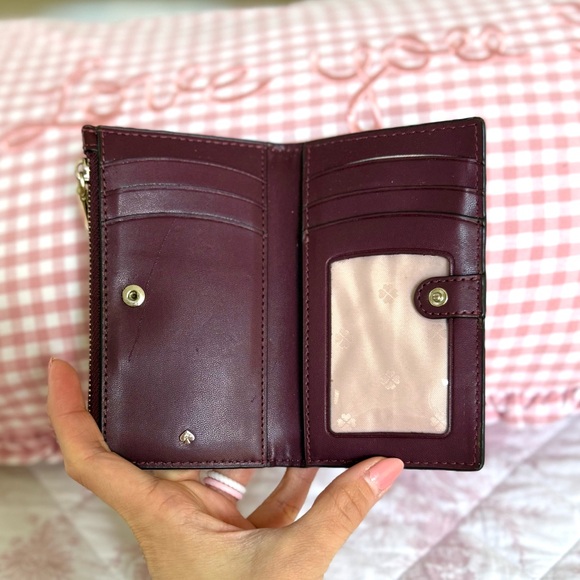 KATE SPADE Spencer Croc Embossed Leather Small Slim Bifold Red Wallet - Picture 3 of 3